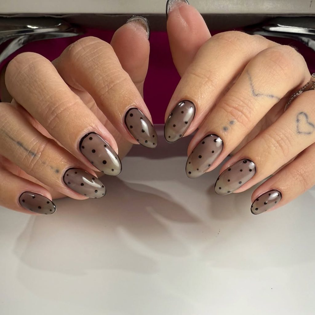 Minimal Black Nail Accents