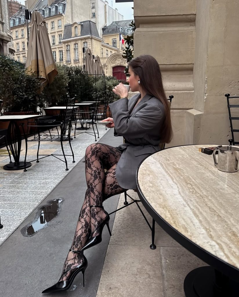 Parisian Lace Moment