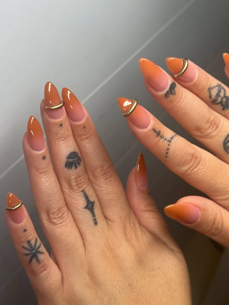 Minimal Gold-Ring Ombre