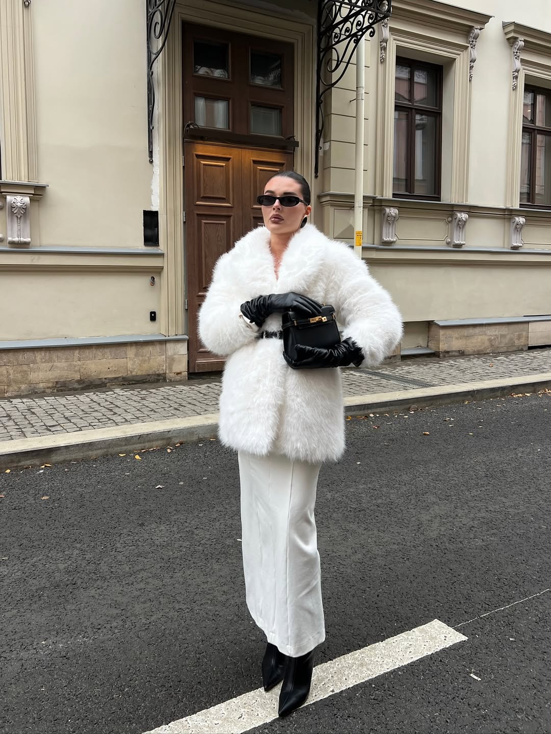 Snow-White City Glam