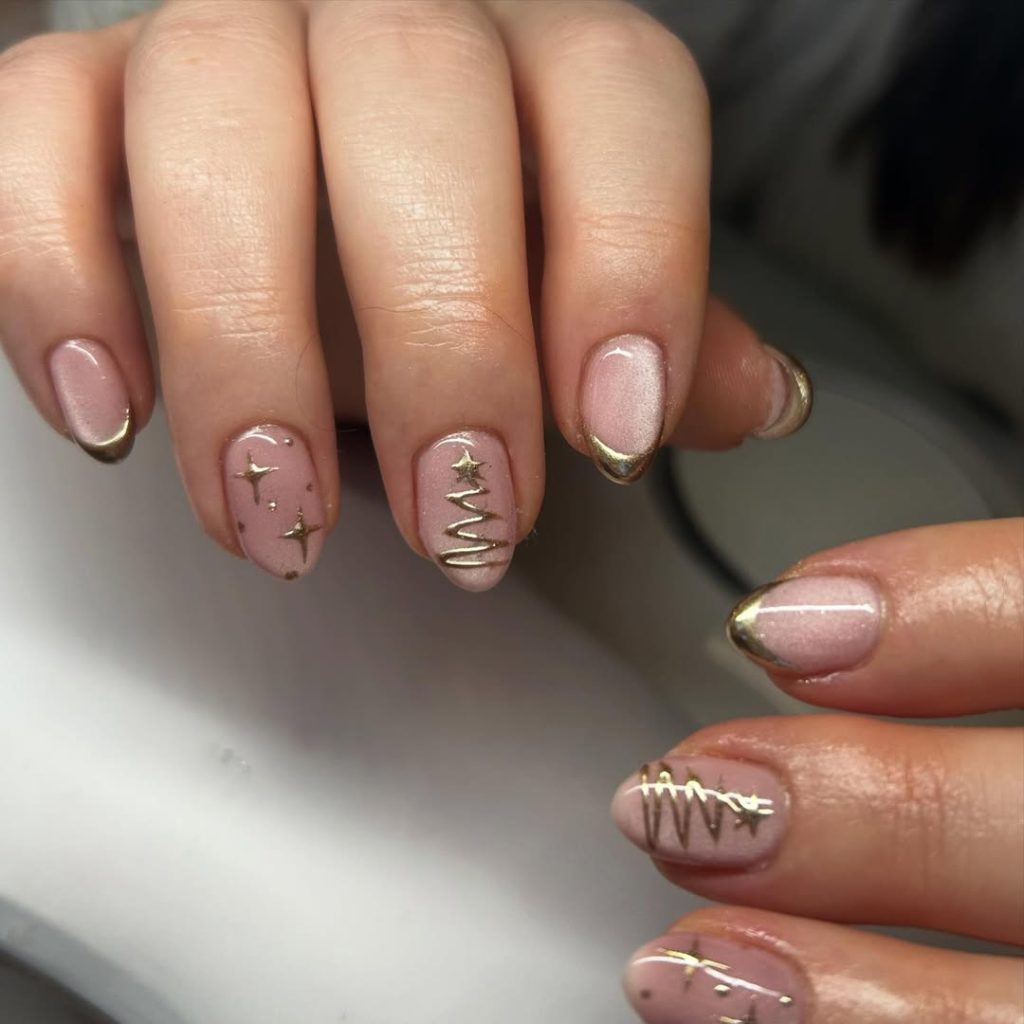 Minimal Gold Christmas Tree Nails